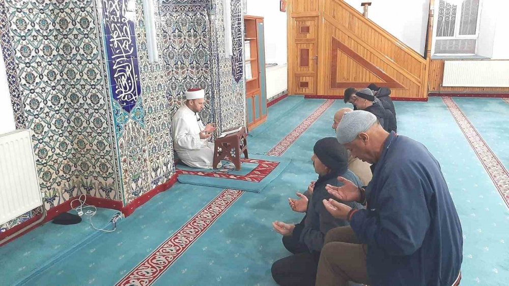 Şehitler İçin Sabah Namazında Kur’an Okunup Dua Edildi