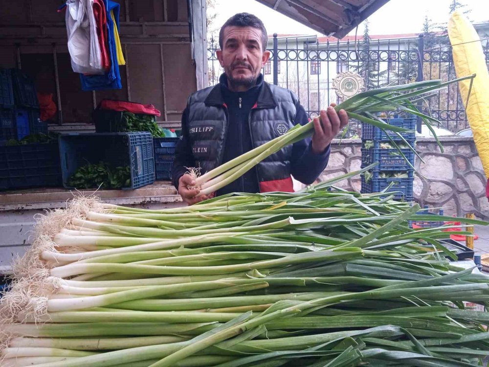 Kış Aylarının Vazgeçilmez Sebzeleri Taze Taze Tezgâhlarda