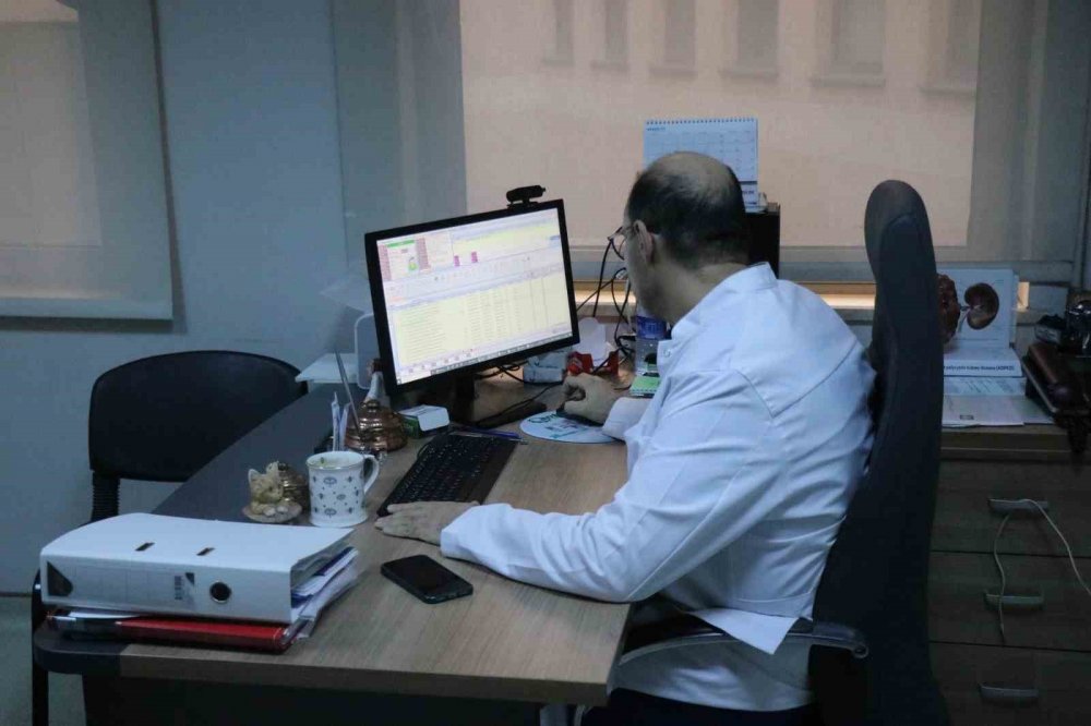 Tek Şifa Bulamadığı Kendi Yarası..
