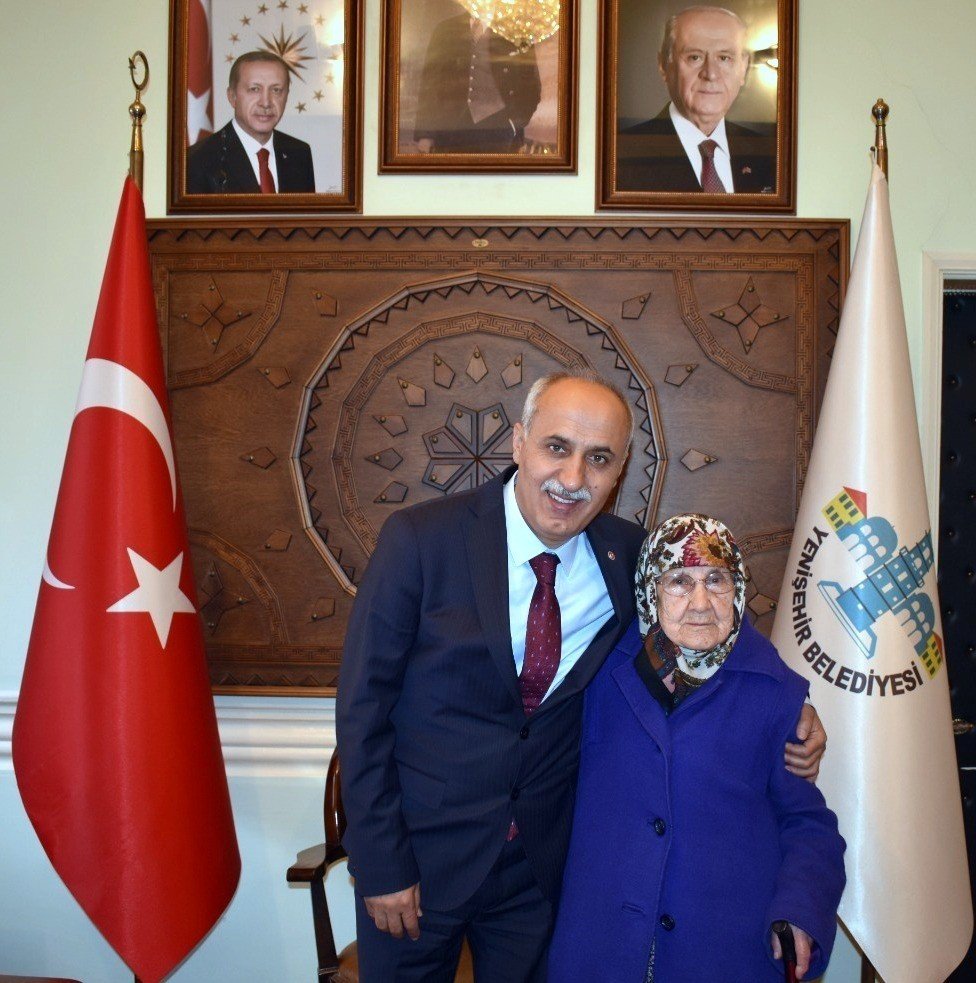 95 Yaşındaki Fatma Nine Herkesi Duygulandırdı