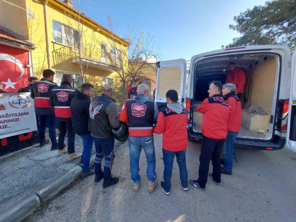 Onkoloji Servisi’nde Tedavi Gören Çocukların Yeni Yılını Kutladı