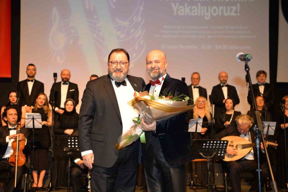 Doktorlar Korosu Sağlık İçin Söylüyor, Yeni Yılın Ritmini Yakalıyor