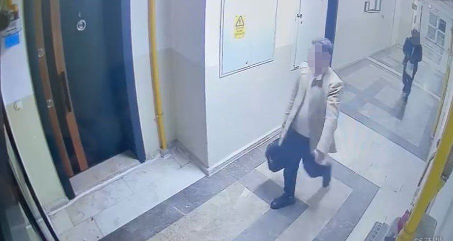 Ev Sahibinin Ellerini Ve Ayaklarını Bağlayarak 20 Bin Doları Çaldılar