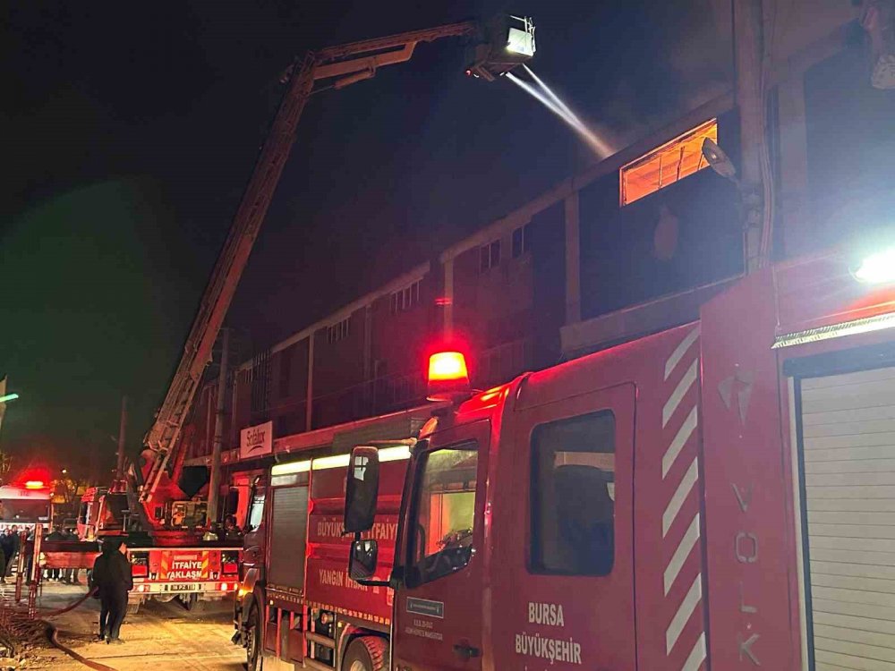 Mobilya İmalathanesi Alevlere Teslim Oldu