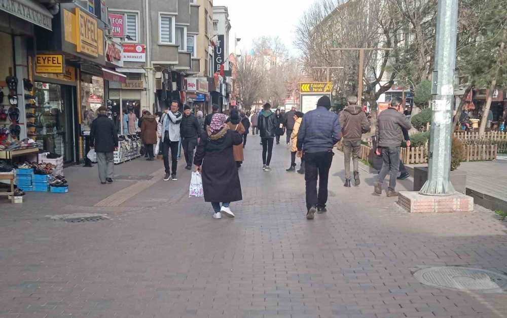 Tatilin Ardından Cadde Ve Sokaklarda Hareketlilik Başladı