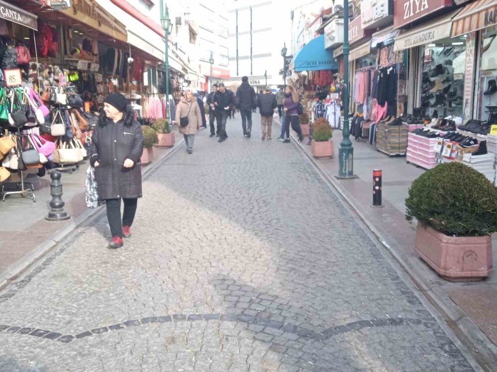 Tatilin Ardından Cadde Ve Sokaklarda Hareketlilik Başladı