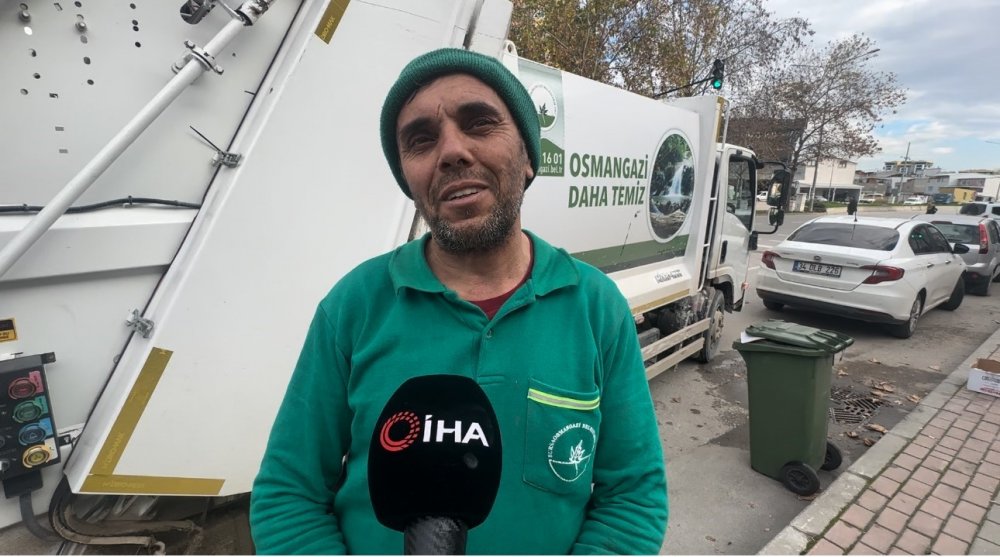 Horon Oynayan Temizlik İşçisi Yüzleri Güldürdü