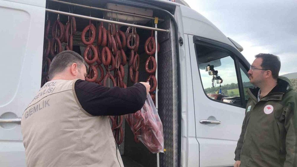 Minibüste Sucuk Yıkayan Şahıslar Hakkında Savcılık Tahkikat Başlattı