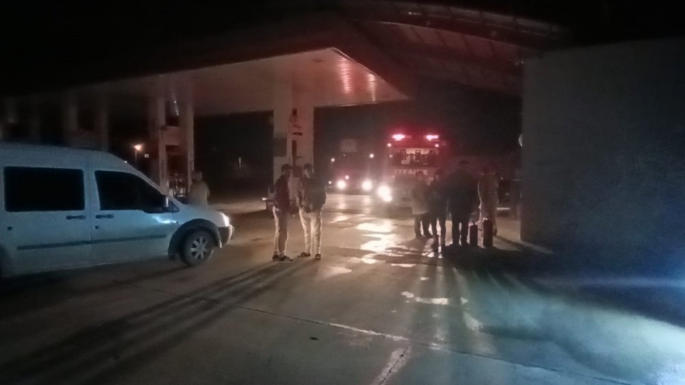 Benzinlikteki Trafo Bomba Gibi Patladı, İtfaiyenin Hızlı Müdahalesi Faciayı Önledi