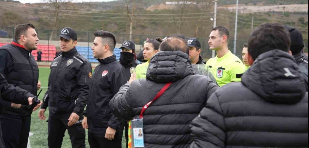 Maç Sonu Taraftarlara El Hareketi Yapınca Ortalık Karıştı