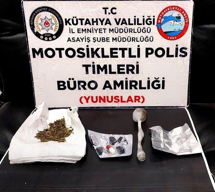 4 Kişinin Üzerinde Uyuşturucu Ele Geçirildi