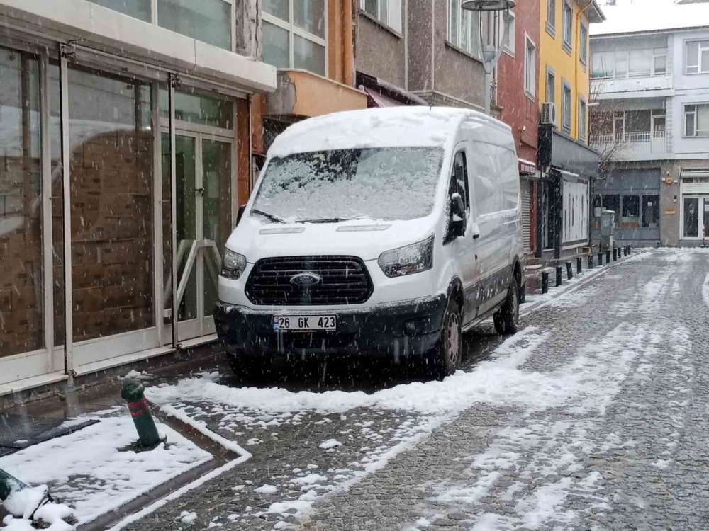 Esnaf Kar Yağışını Mutlulukla Karşıladı