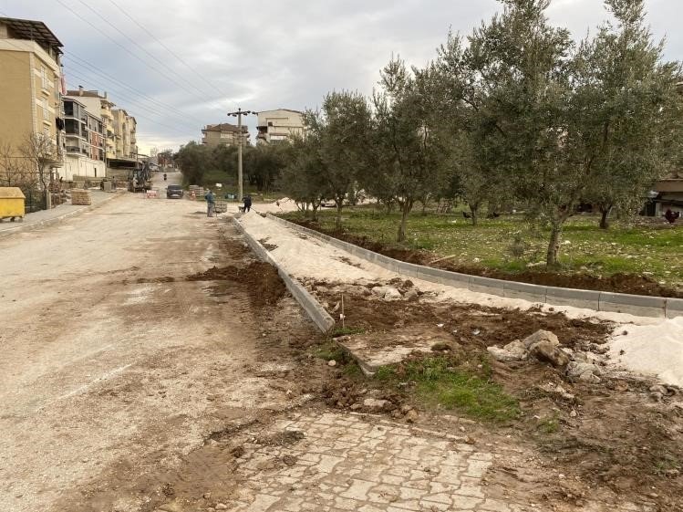 Bozulan Alt Yapı Ve Yollar Yeniden Yapılıyor