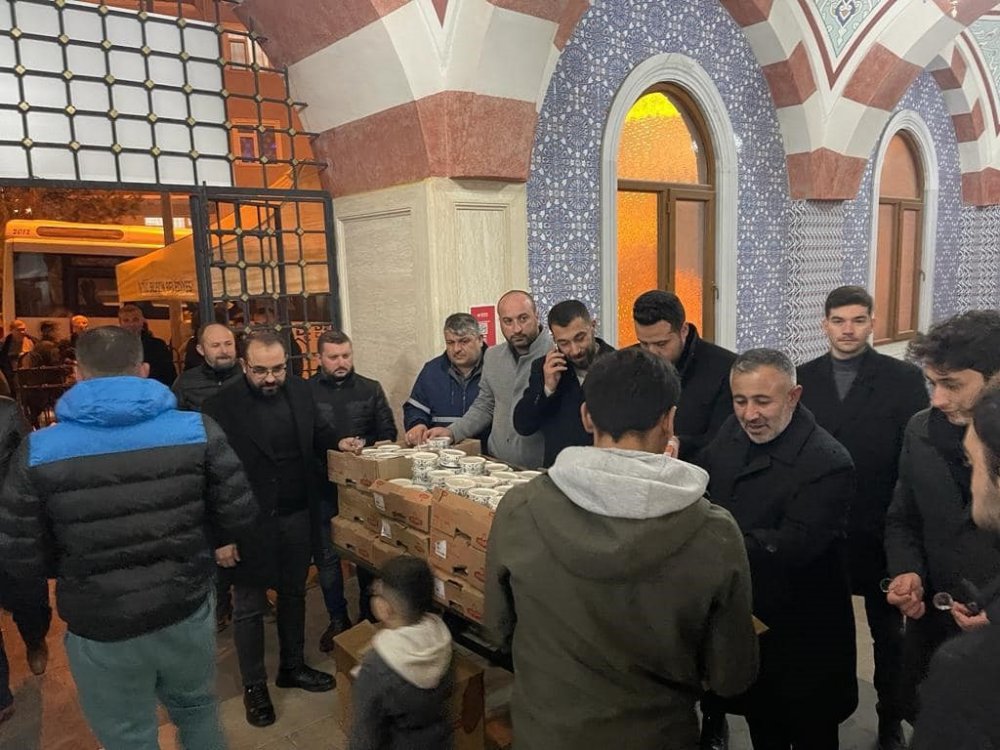 Ak Parti’den Şehitler İçin Helva Dağıtımı Yapıldı
