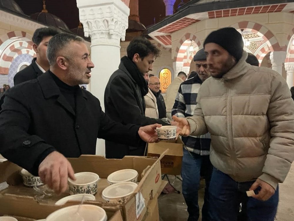 Ak Parti’den Şehitler İçin Helva Dağıtımı Yapıldı
