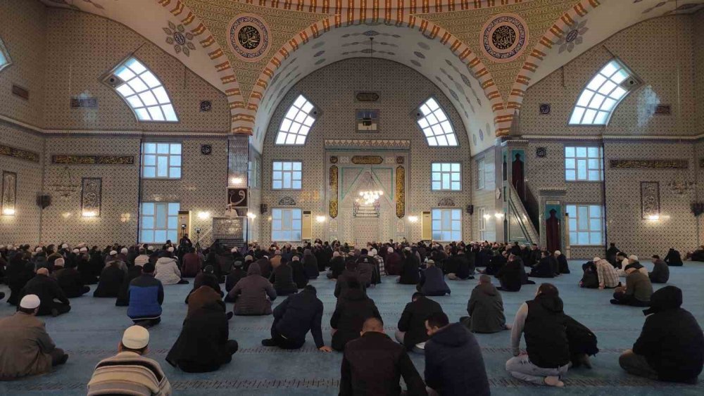 Camilerde Şehitler İçin Dua Edildi