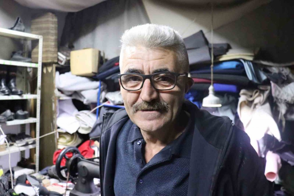 Yılların Ayakkabı Tamircisi Teknolojiye Ayak Uydurarak Çalışıyor