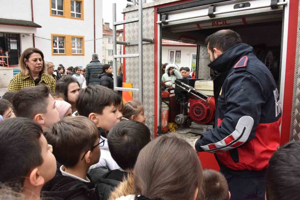 Bozüyük’te İlkokul Öğrencilerine Yangın Eğitimi