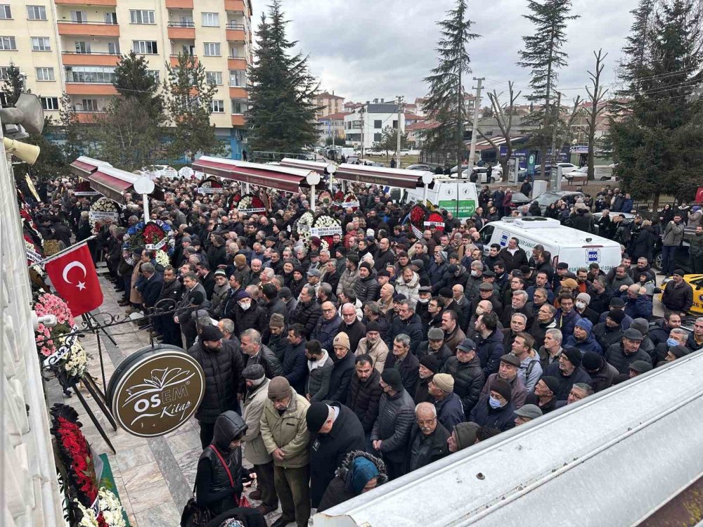 Aynur Özaydemir’in Cenaze Törenine Yoğun Katılım
