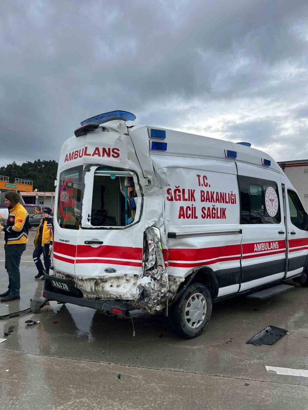 Hastaneden Dönen Ambulansa Tır Çarptı