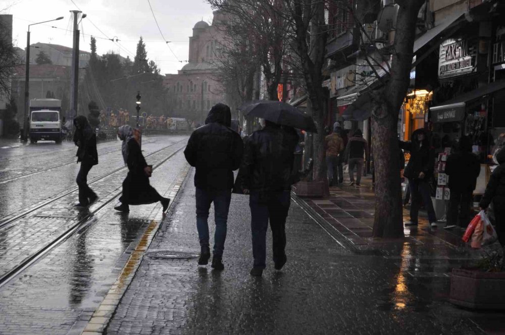 Aniden Bastıran Sağanak Vatandaşlara Zor Anlar Yaşattı