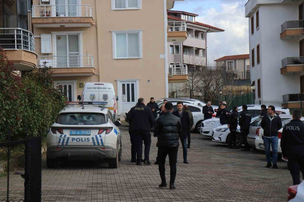 Cinnet Getiren Polis Aile Fertlerini Vurduktan Sonra İntihar Etti: 3 Ölü, 1 Yaralı