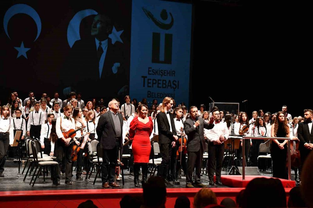 Muhteşem Çocuklar Yeni Yıl Konseriyle Mest Etti