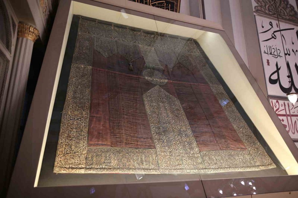 Ulu Cami’deki Kabe Örtüsünün Püskülleri Koruma Altında