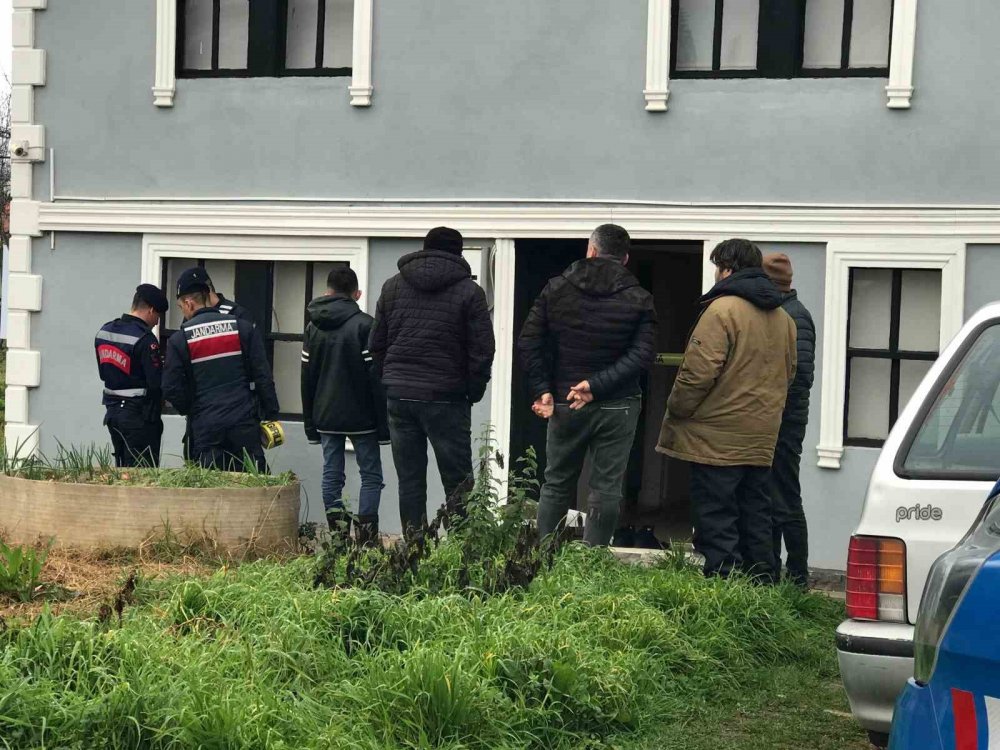 Kendisinden Haber Alınamayan Emekli Polis Evinde Ölü Bulundu