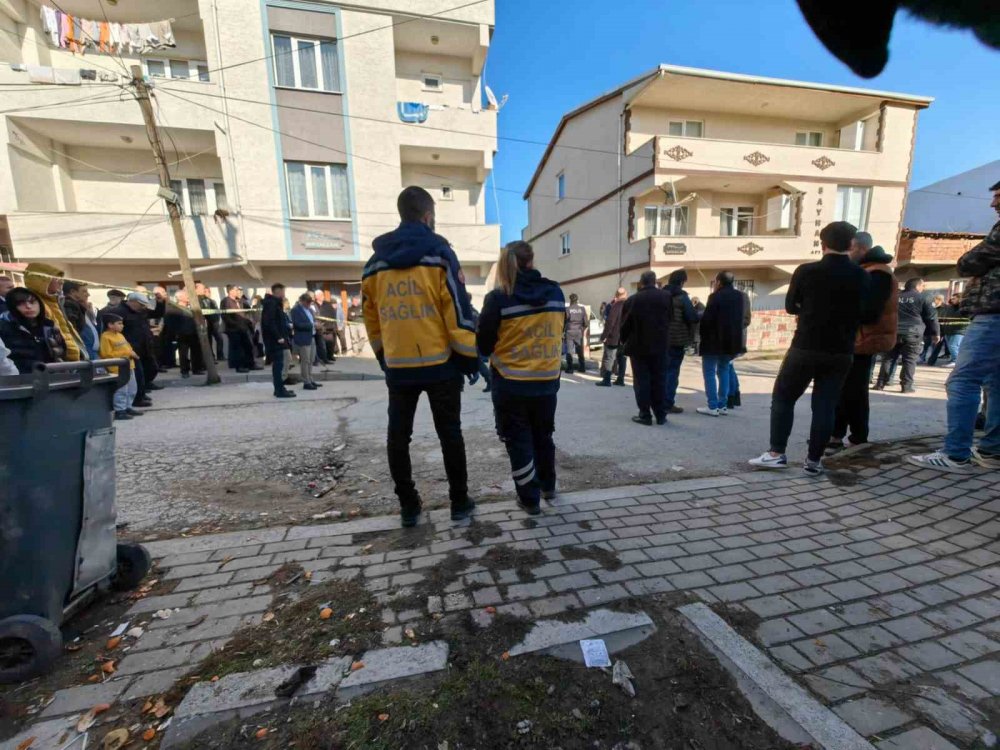 Tüfekle Başından Vurulmuş Halde Ölü Bulundu