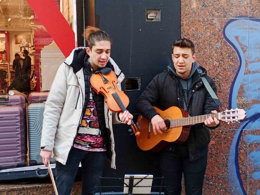 Soğuk Hava Genç Müzisyenlere Engel Olmadı