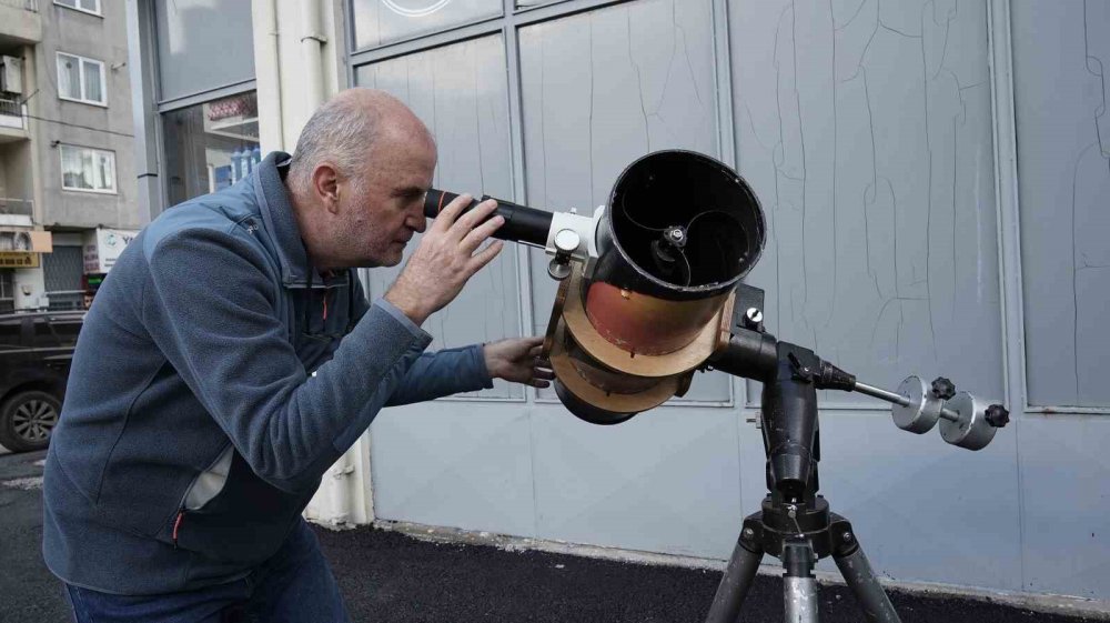 Dondurucu Soğukta Saatlerce Bekledi, Gezeravcı’nın Dolunay Önünden Geçişini Fotoğrafladı