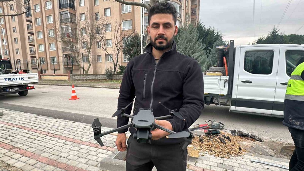 Yol Kenarında Dron Buldu, Sahibini Her Yerde Arıyor