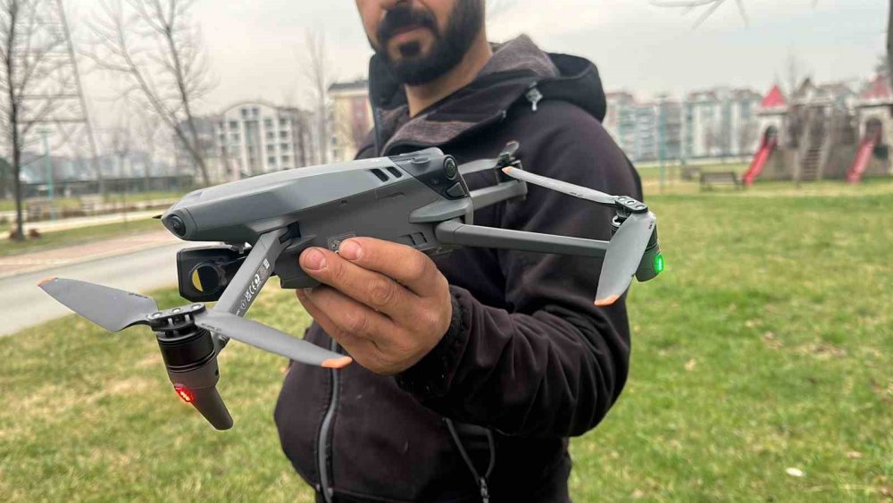 Yol Kenarında Dron Buldu, Sahibini Her Yerde Arıyor