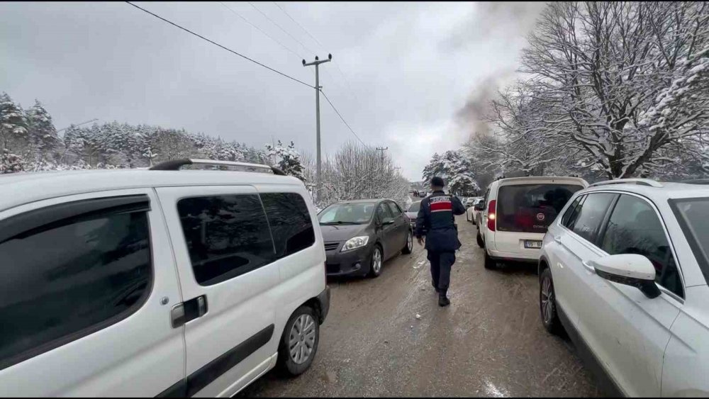 Jandarma Ekipleri Yolda Kalan Araçlar İçin Seferber Oldu