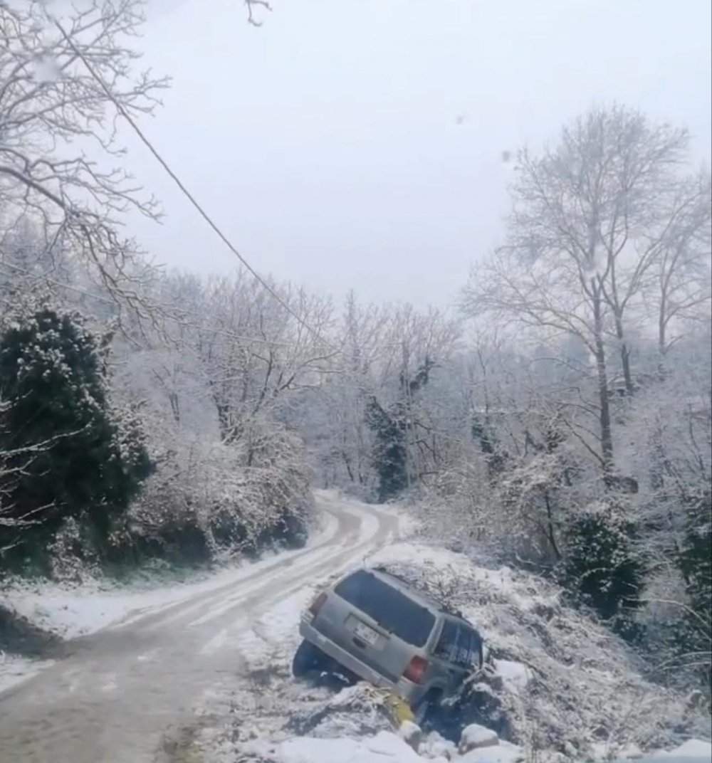 Uludağ Yolu Çarpışan Otomobil Pistine Döndü, Kimileri Mahsur Kaldı
