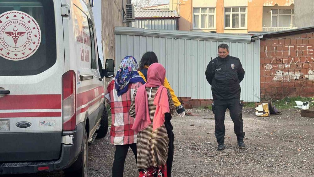 Yangında Can Pazarı... 2’si Çocuk 4 Kişi Son Anda Kurtarıldı