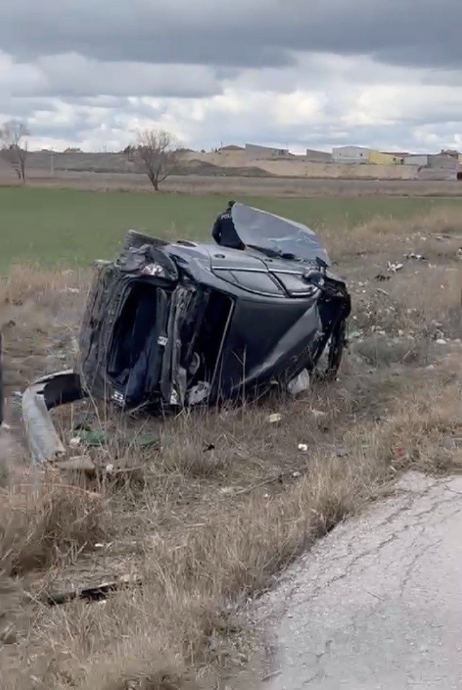 Kontrolden Çıkan Otomobil Şarampole Yuvarlandı, 2 Kişi Hayatını Kaybetti