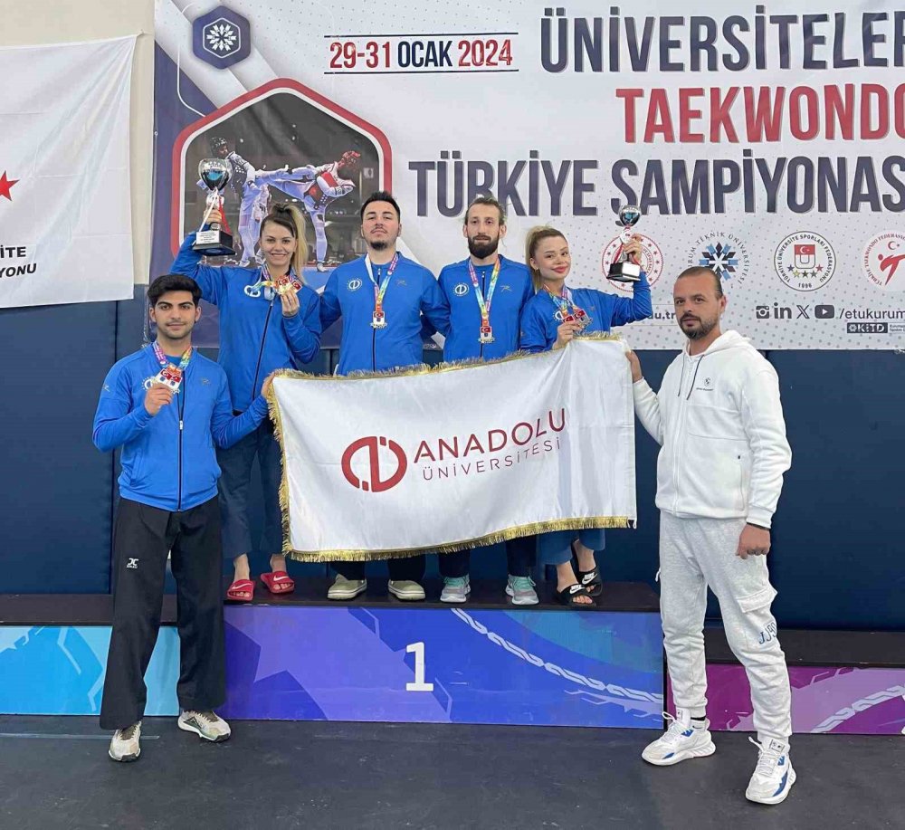 14 Madalya Ve 3 Kupa İle Şampiyon Oldular