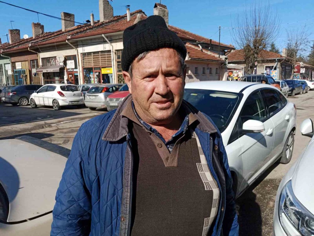 Aracın Arka Camına Kaplaması Yapılan Ünlü Replik İlgi Çekti