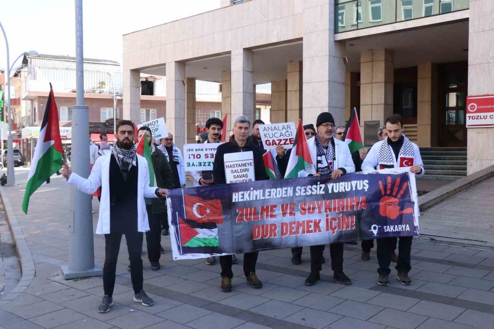 Hekimler Gerçekleştirdikleri ‘Sessiz Yürüyüş’ İle İsrail’i Bir Kez Daha Kınadı