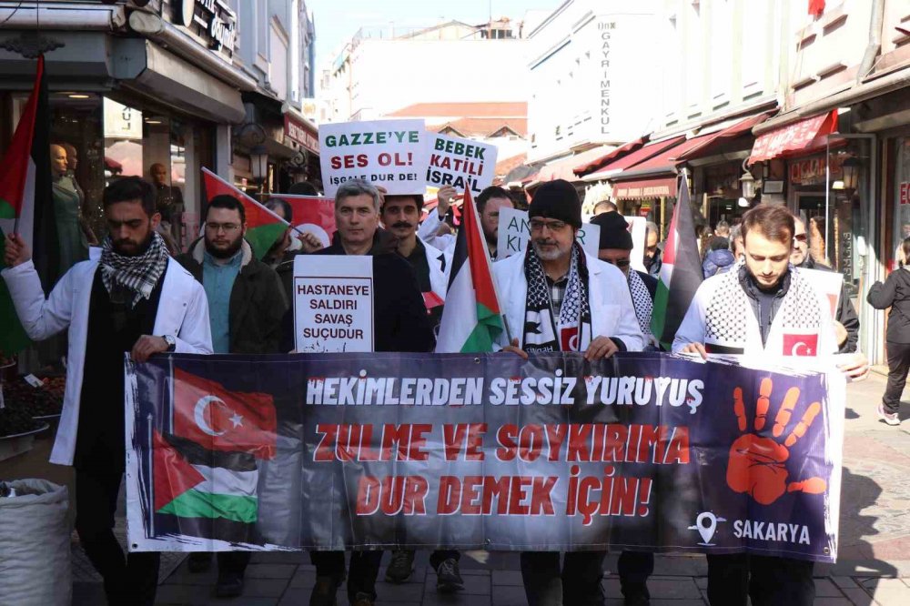Hekimler Gerçekleştirdikleri ‘Sessiz Yürüyüş’ İle İsrail’i Bir Kez Daha Kınadı