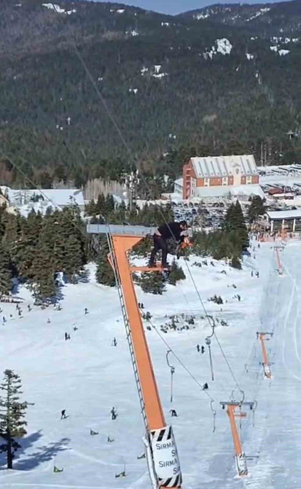 Telesiyejin Telleri Koptu, Bir Turist Yaralandı