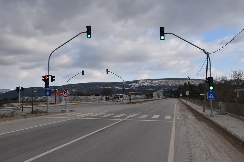 Trafik Işıklarına Ve Trafik Kurallarına Uymaya Davet Etti