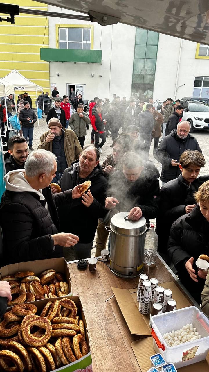 mac-oncesi-ve-devre-arasinda-simit-ikram-ettiler4.jpg