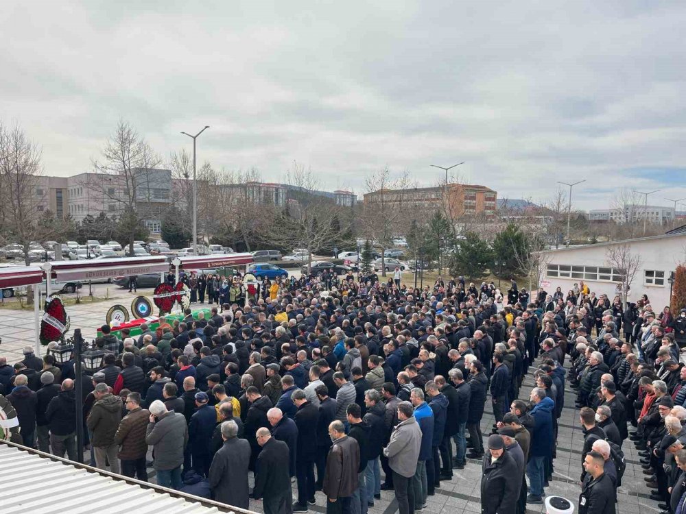 Trafik Kazasında Hayatını Kaybeden Öğretim Üyesi Ve Kızı Son Yolculuğuna Uğurlandı