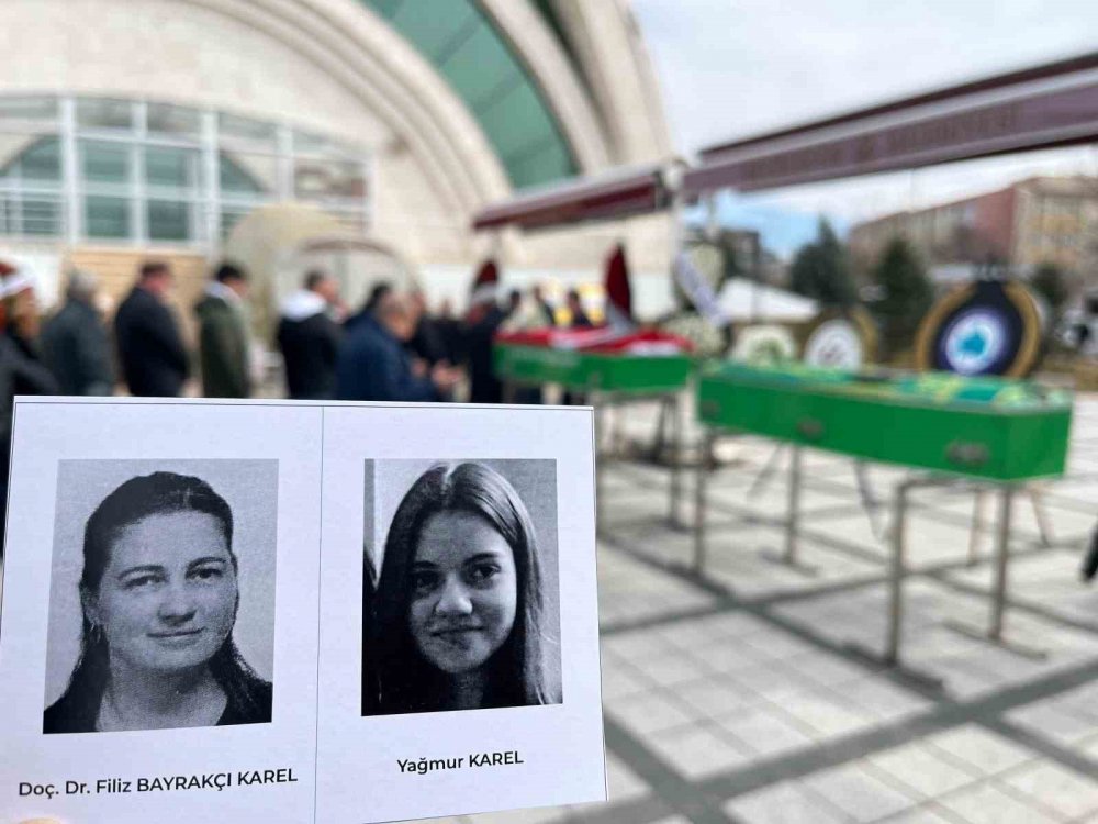 Trafik Kazasında Hayatını Kaybeden Öğretim Üyesi Ve Kızı Son Yolculuğuna Uğurlandı