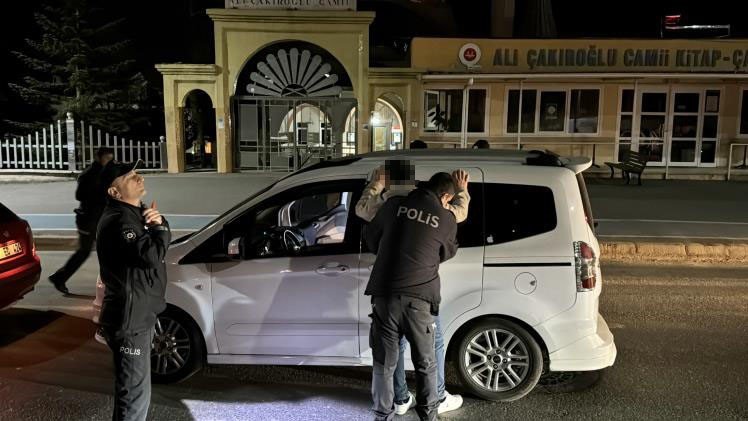 Kampüs Bölgesinde Aranması Bulunan 5 Şahıs Yakalandı