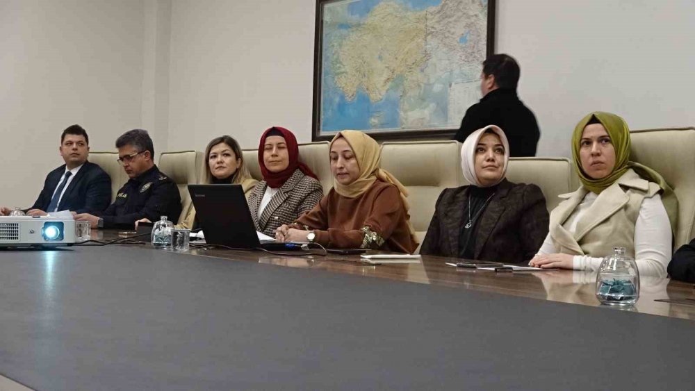Tavşanlı Kaymakamlığında Kadına Ve Çocuklara Şiddet Konuları Görüşüldü