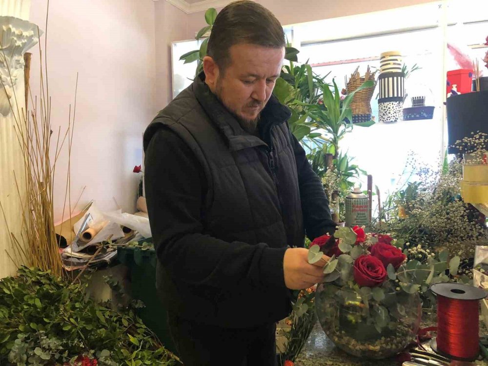 14 Şubat’a Damgasını Vuran Çiçek ‘Gül’ Ve ‘Papatya’ Oldu
